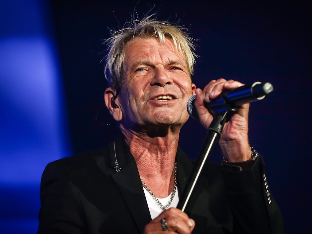 Sänger Matthias Reim tritt bei der „Schlagernacht des Jahres“ in der Hanns-Martin-Schleyer-Halle auf. Beim „Schlagerbooom 2021“ verriet der Sänger am Samstagabend (23. Oktober), dass er zum siebten Mal Vater wird.