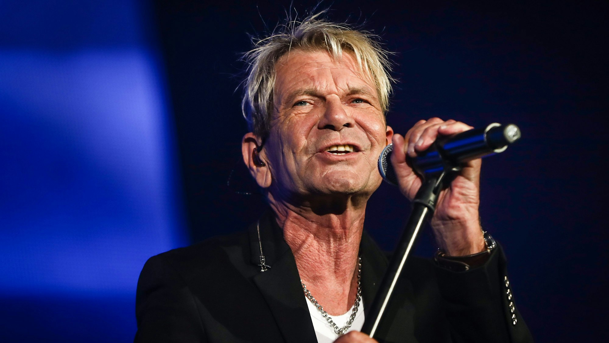 Sänger Matthias Reim tritt bei der „Schlagernacht des Jahres“ in der Hanns-Martin-Schleyer-Halle auf. Beim „Schlagerbooom 2021“ verriet der Sänger am Samstagabend (23. Oktober), dass er zum siebten Mal Vater wird.