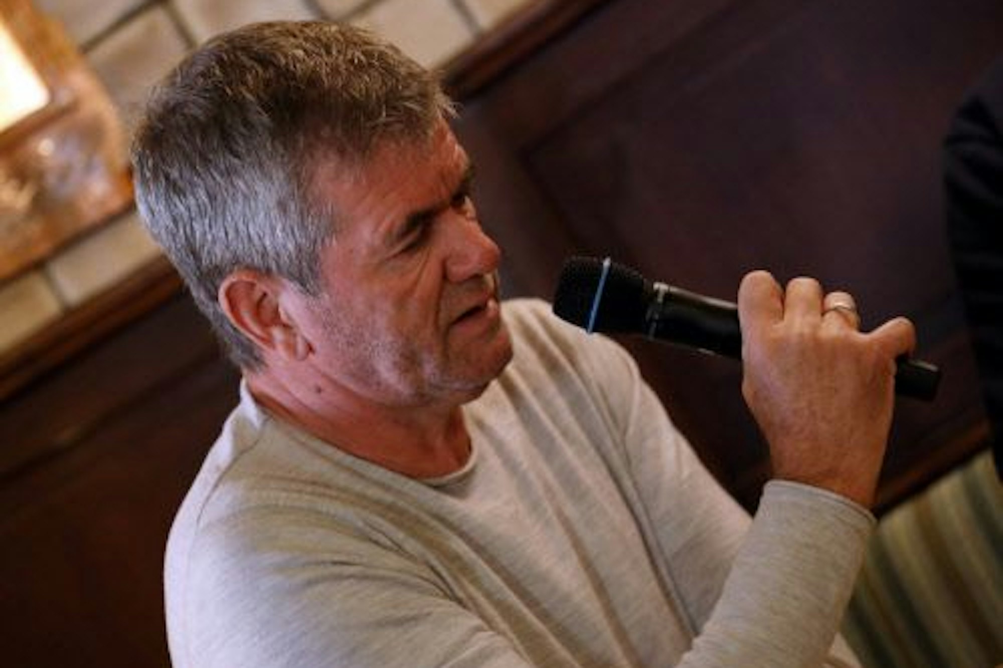 Friedhelm Funkel im Talk bei „Loss mer schwade“.