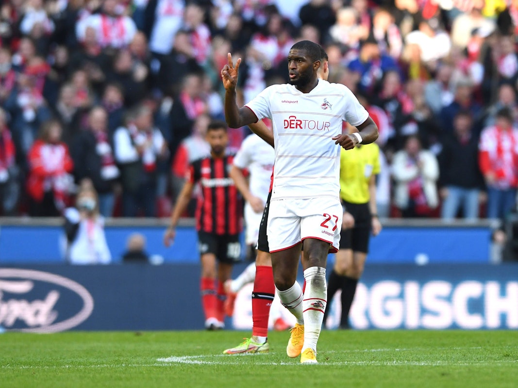 Anthony Modeste jubelt über ein Tor im Derby gegen Bayer Leverkusen.