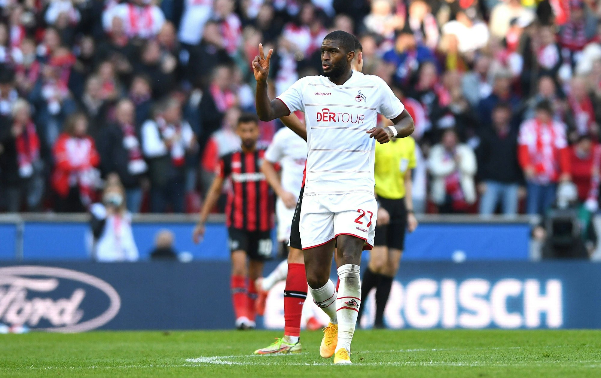 Anthony Modeste jubelt über ein Tor im Derby gegen Bayer Leverkusen.