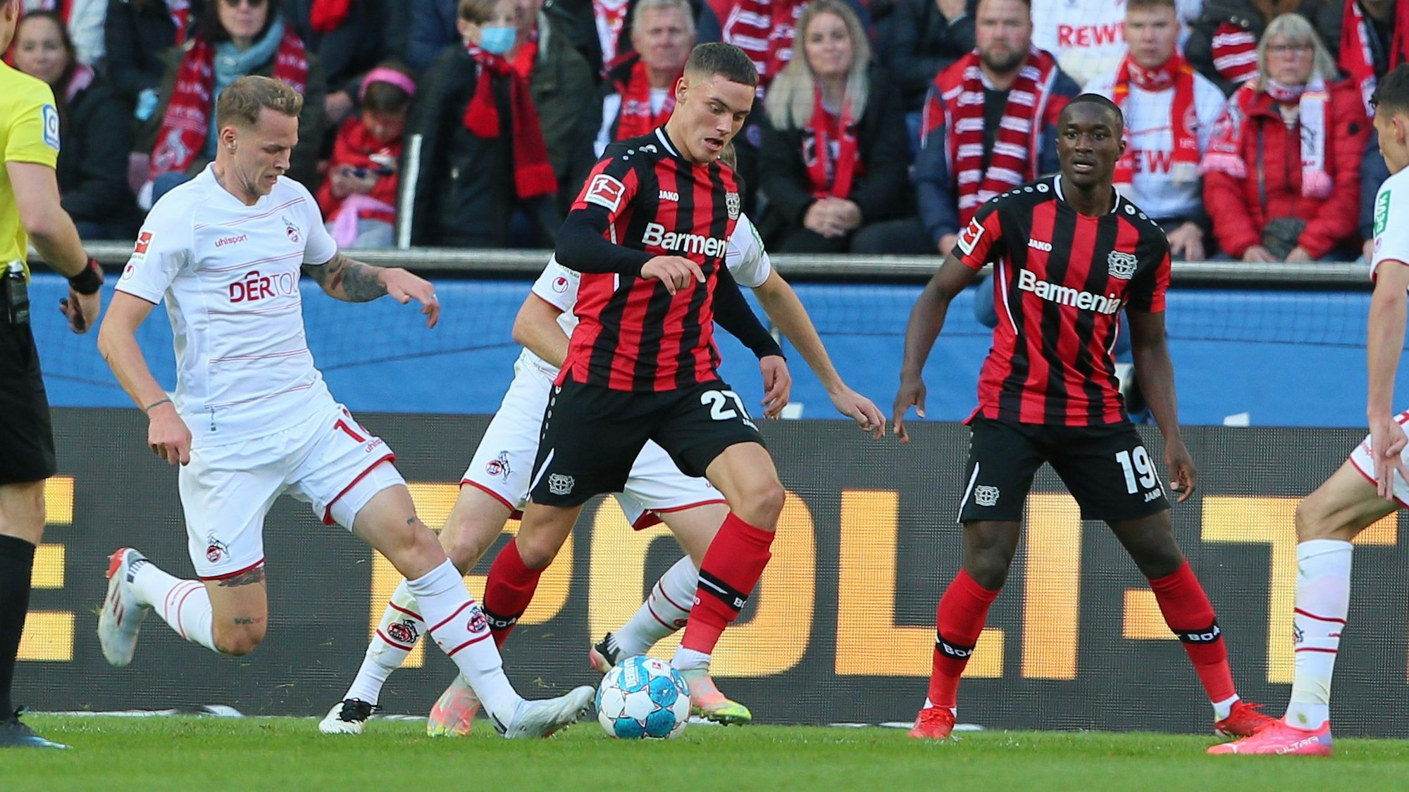 Florian Wirtz spielt mit Bayer Leverkusen gegen den 1. FC Köln.
