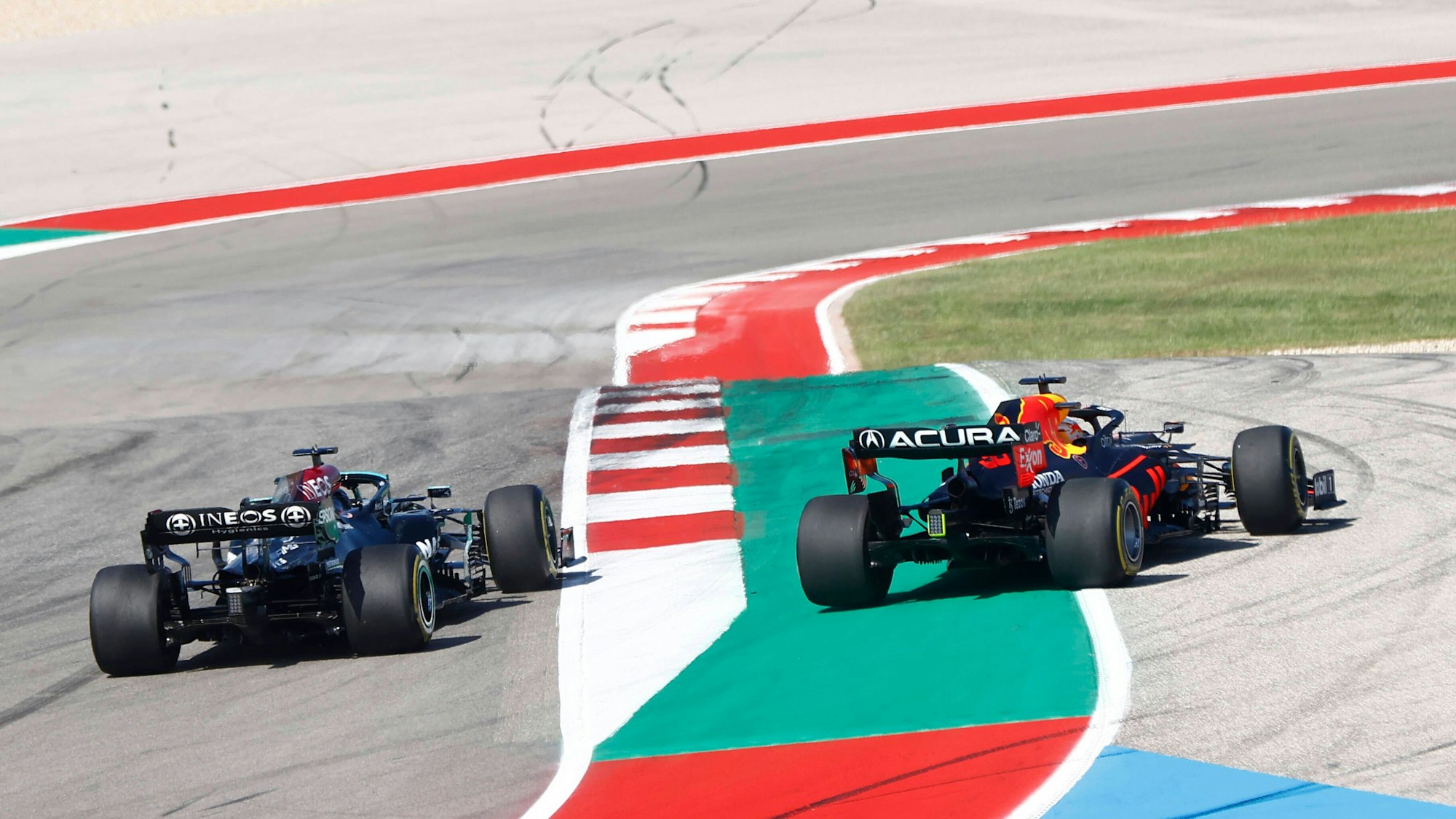 Lewis Hamilton im Duell mit Max Verstappen