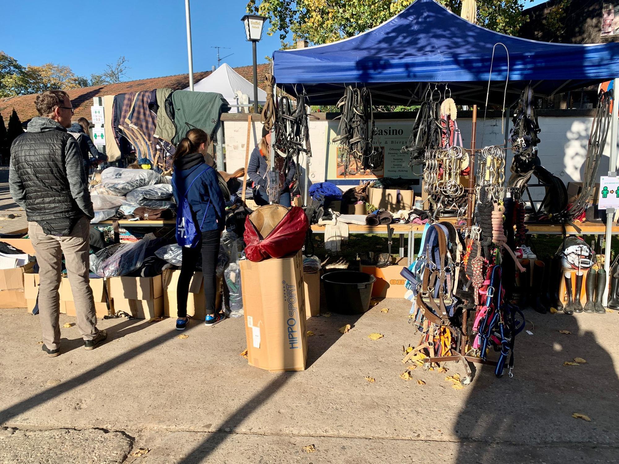 Der Reitverein Oranjehof veranstaltete am 24. Oktober 2021 einen Pferde-Flohmarkt.