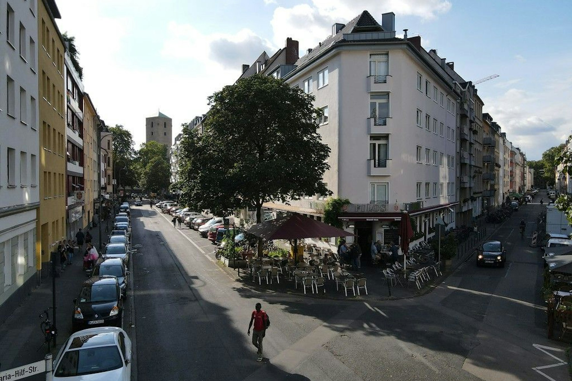 Die Stehtische des Lokals gehören seit Jahrzehnten zum Inventar.