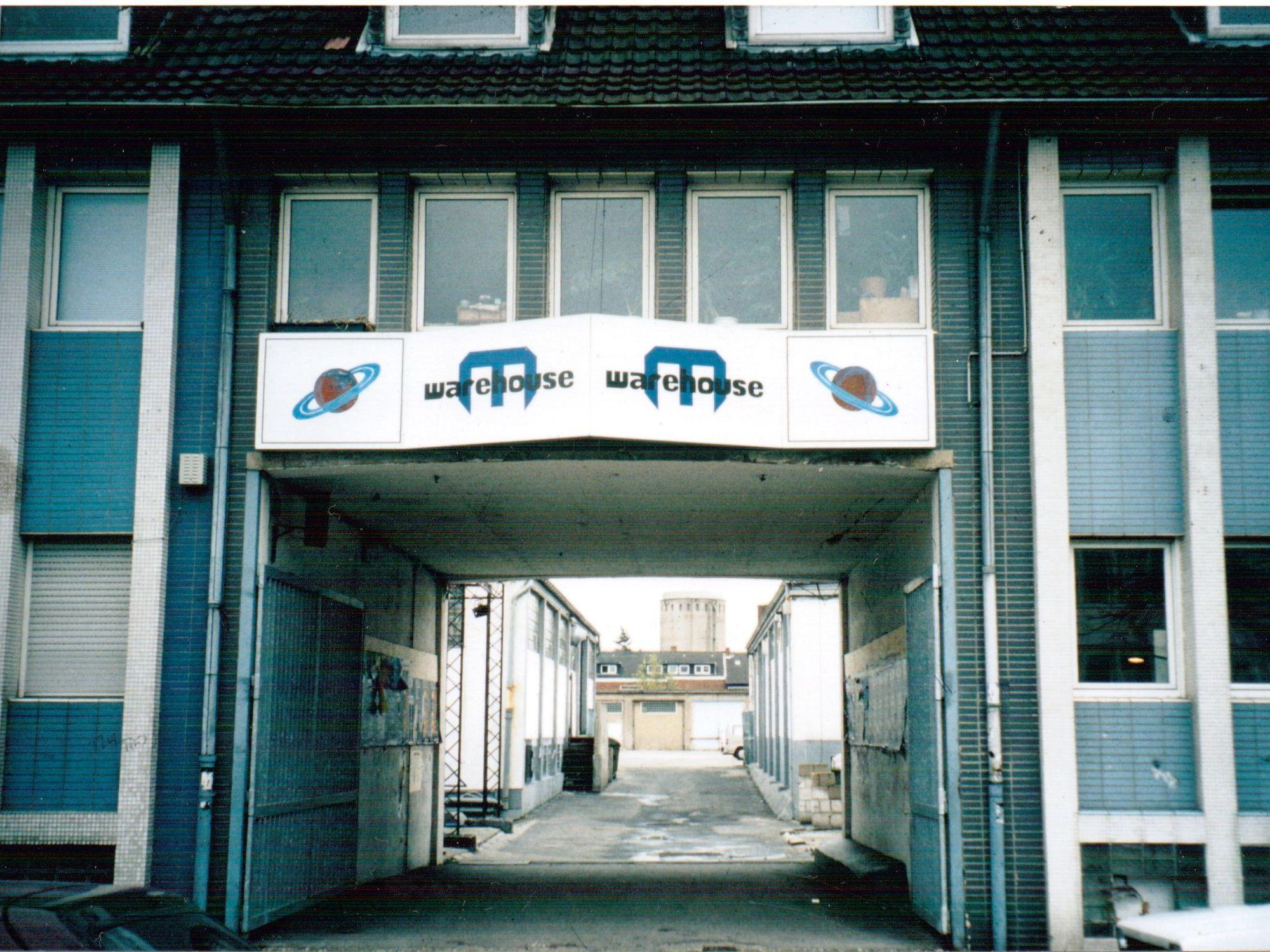 Das berühmte Warehouse-Logo ist weltweit in der Techno-Szene bekannt und kommt aus Köln.