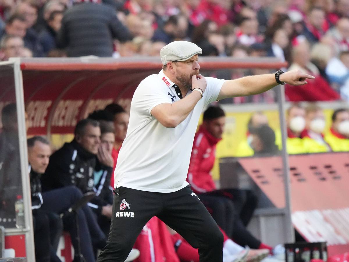 Steffen Baumgart trainiert den 1. FC Köln gegen Bayer Leverkusen.