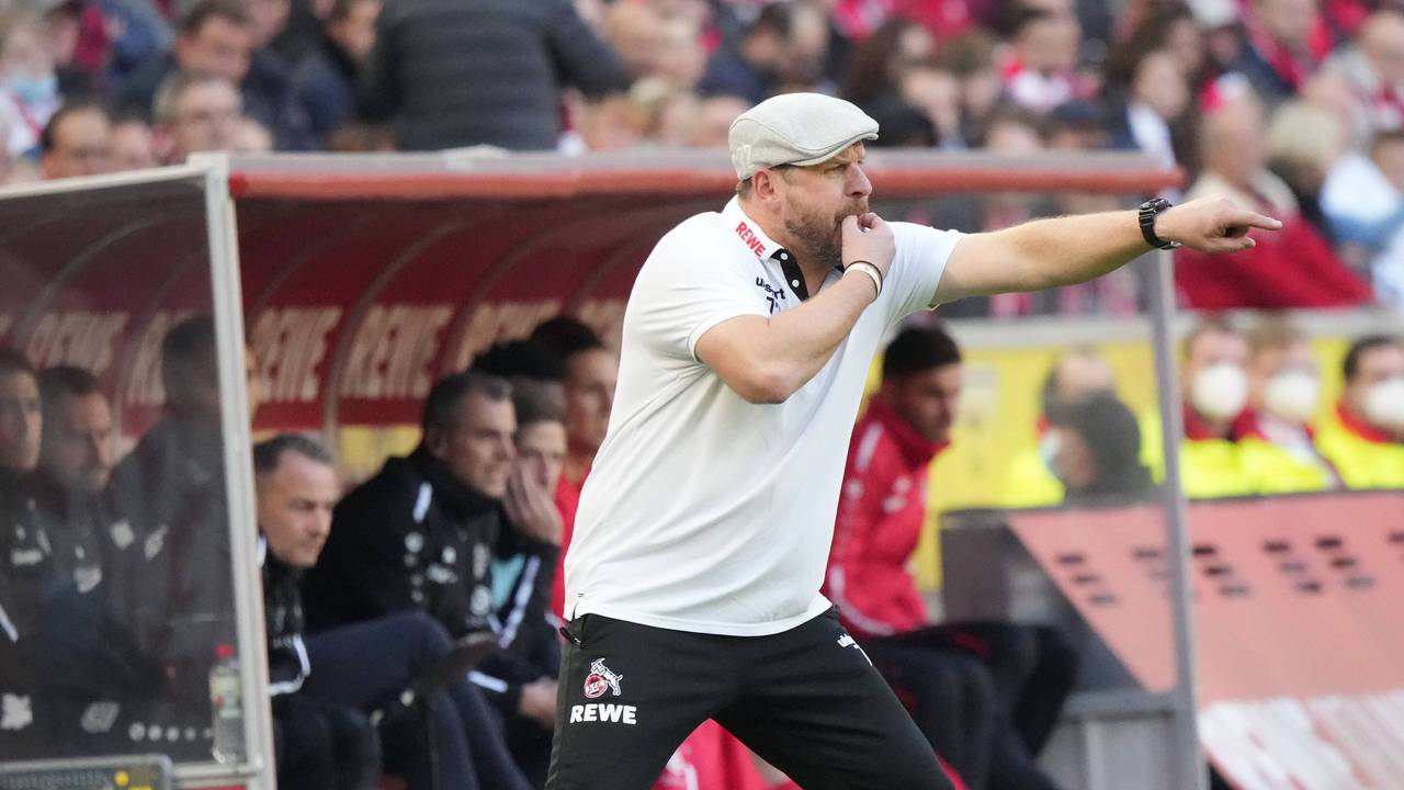 Steffen Baumgart trainiert den 1. FC Köln gegen Bayer Leverkusen.