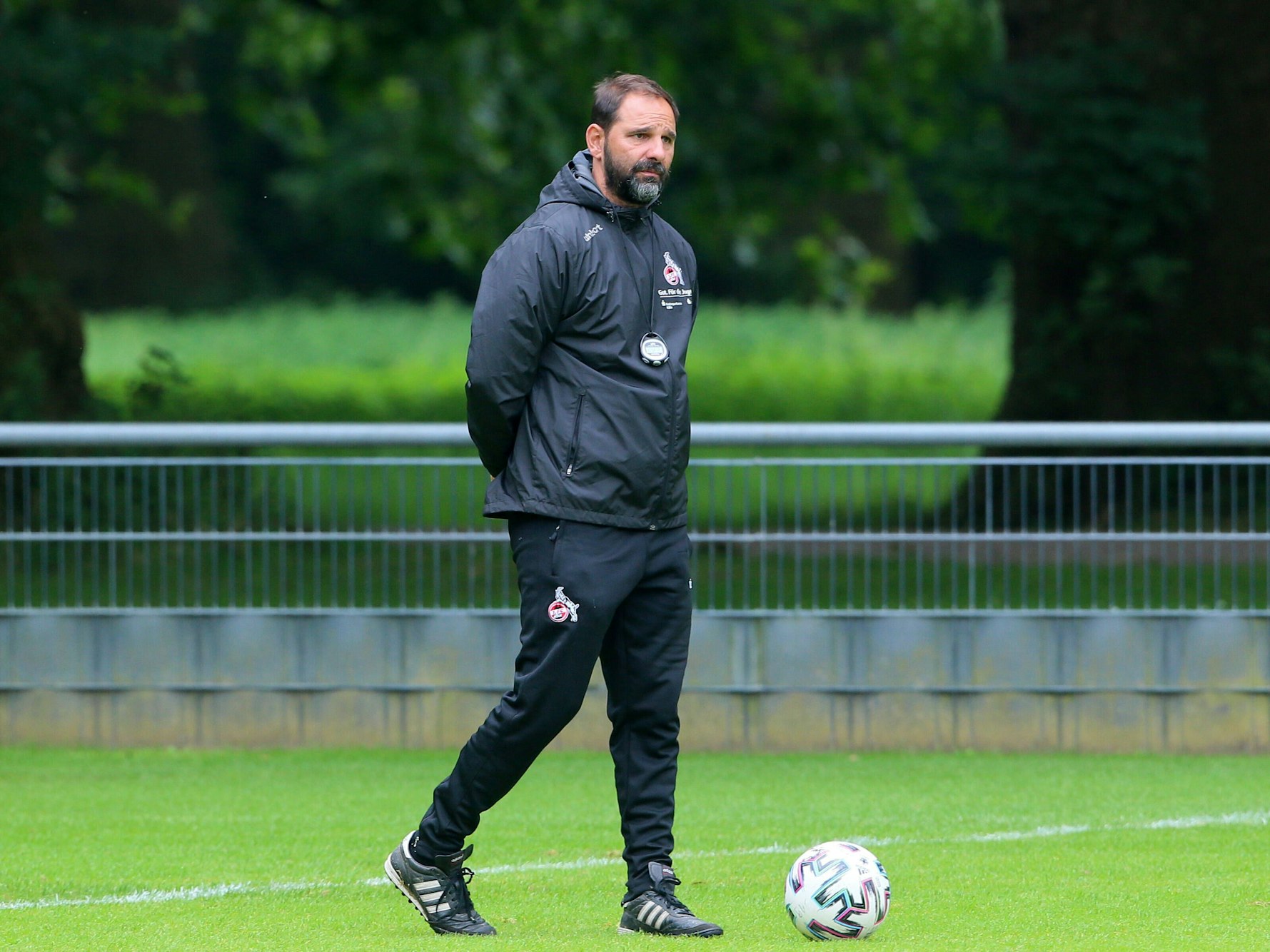 Stefan Ruthenbeck während des Trainings mit seiner U19.