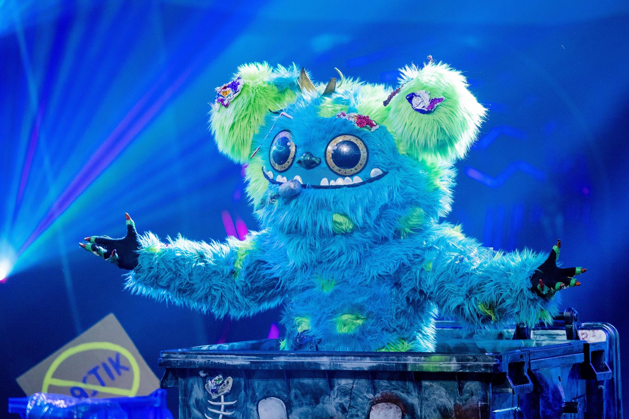 Mülli Müller auf der Bühne von The Masked Singer