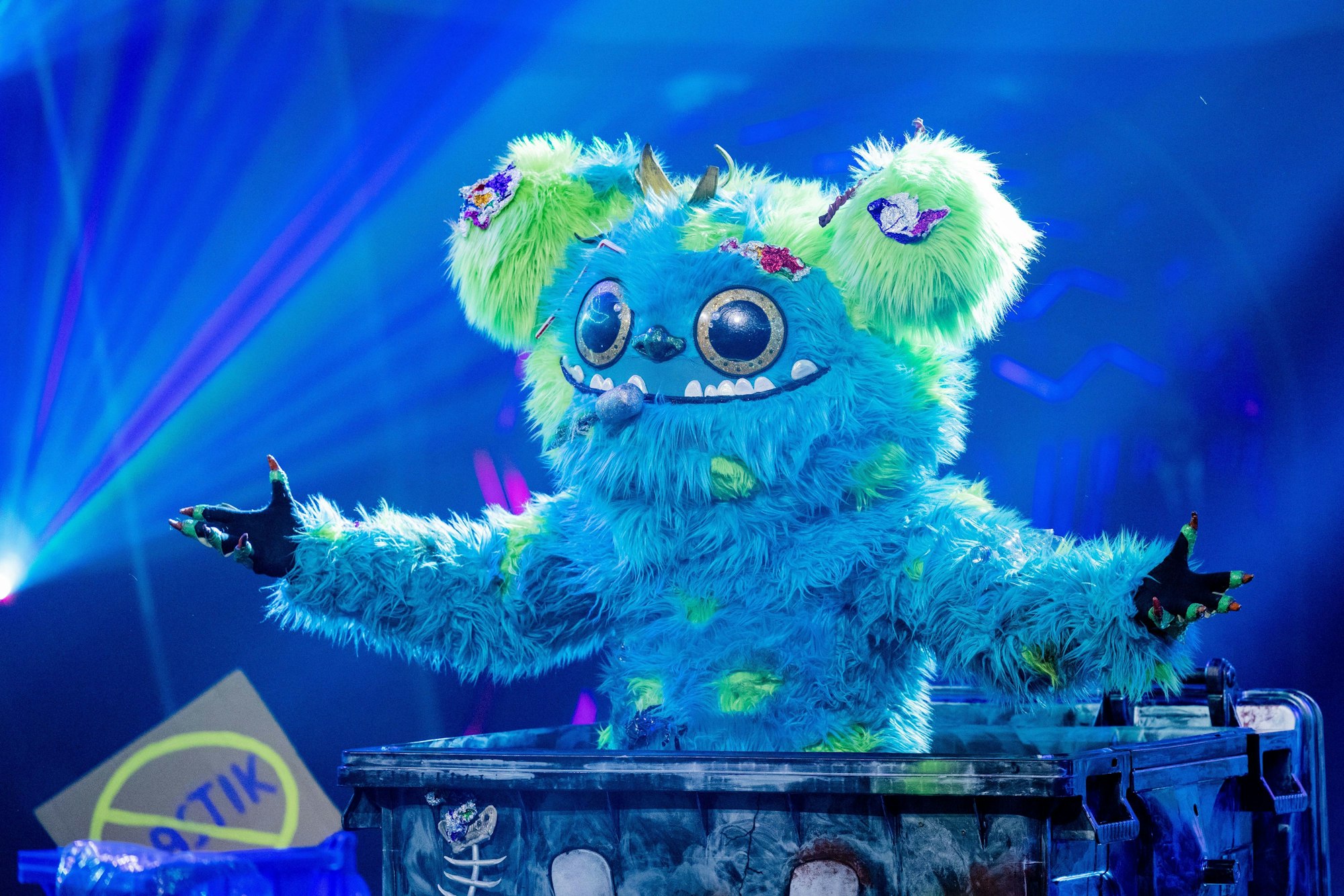 Mülli Müller hat es in die dritte Runde von „The Masked Singer“ geschafft. Die Fans scheinen sich sicher, wer sich unter dem Kostüm versteckt.