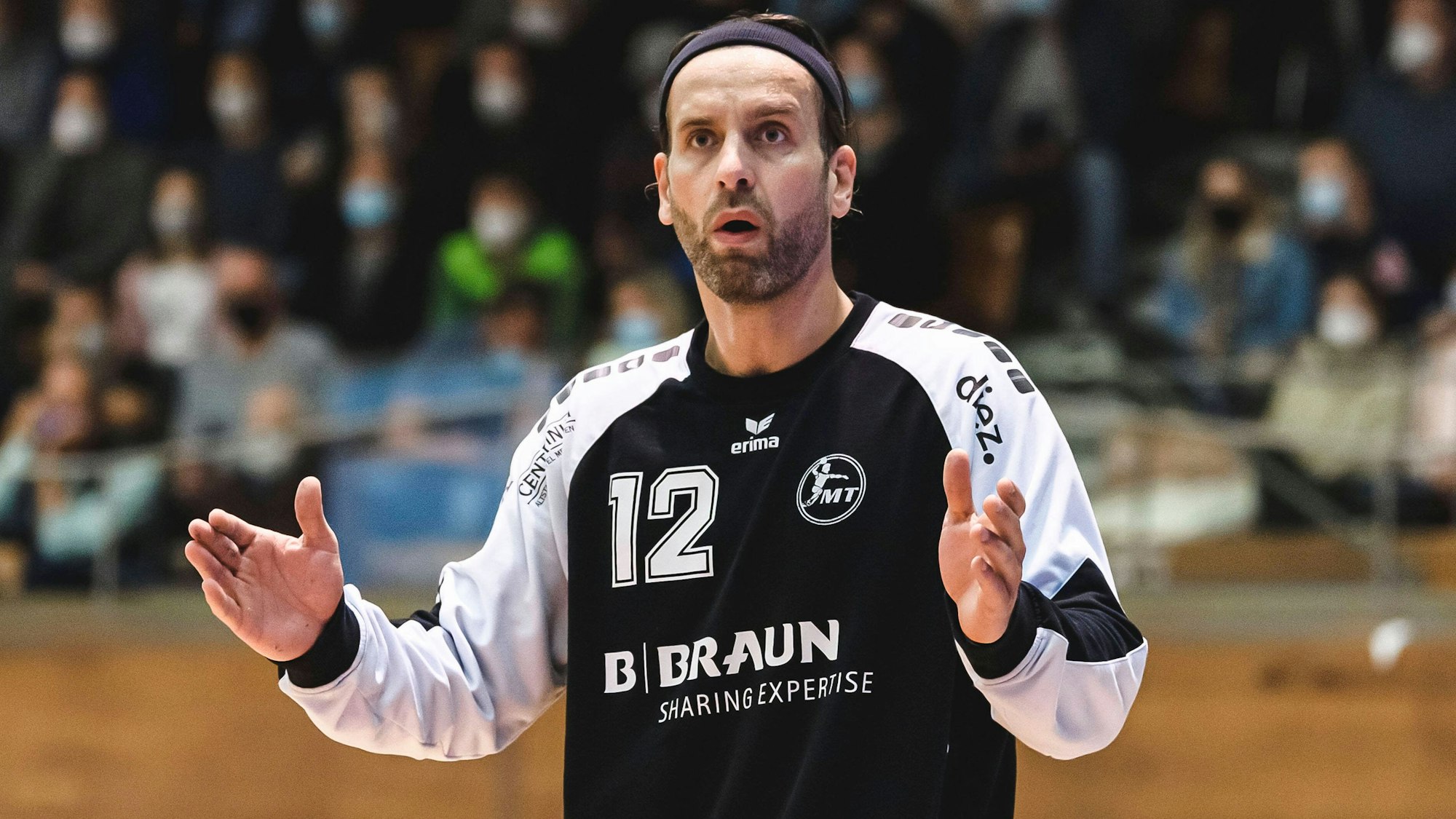 Silvio Heinevetter schaut perplex.