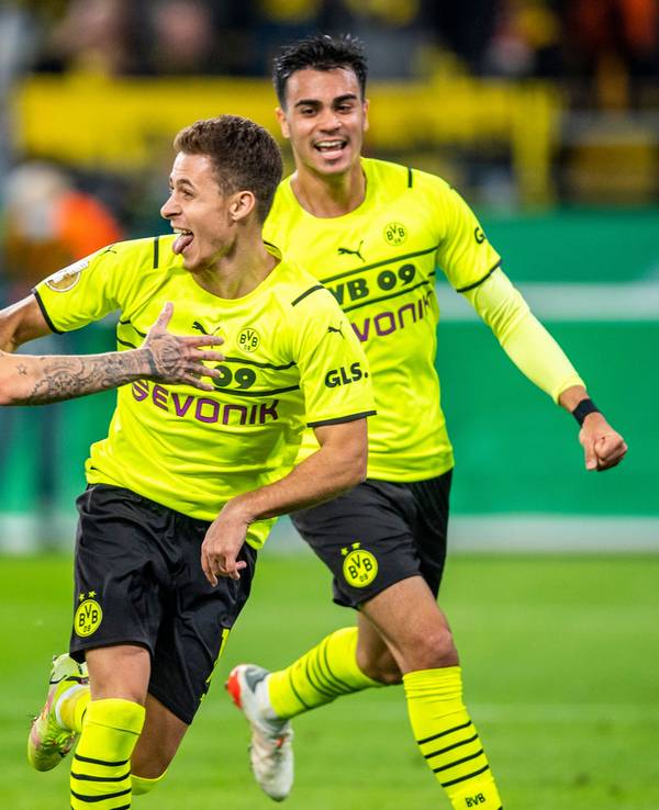 DFB-Pokal: Borussia Dortmunds Thorgan Hazard bejubelt das 1:0 gegen den FC Ingolstadt.