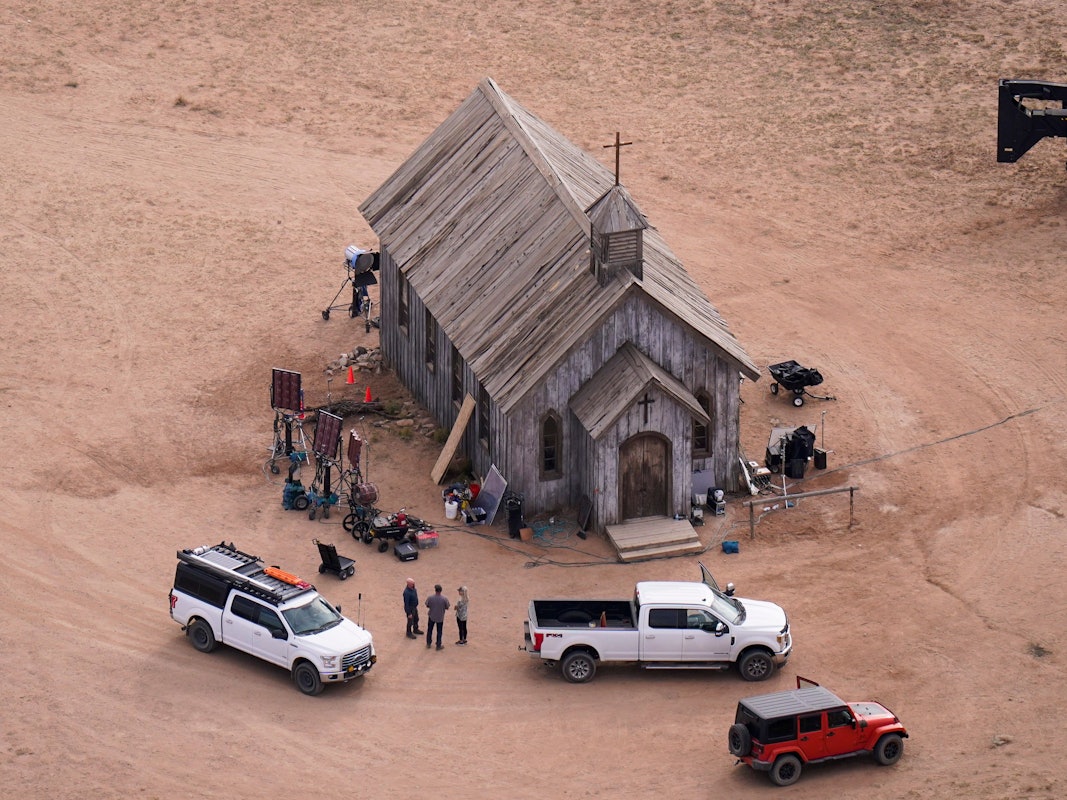 Bei den Dreharbeiten zum Western „Rust“ auf der Bonanza Creek Ranch in Santa Fe kam es am 21. Oktober 2021 zu einem tödlichen Unfall.