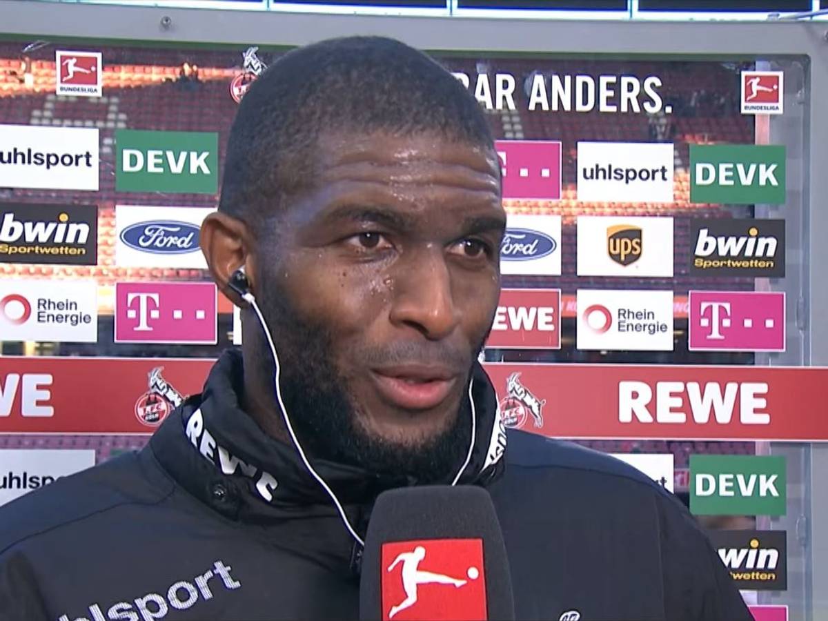 Anthony Modeste gibt nach dem 2:2 des 1. FC Köln gegen Bayer Leverkusen ein Interview.