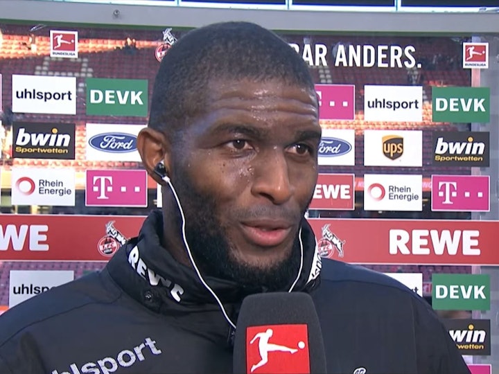 Anthony Modeste gibt nach dem 2:2 des 1. FC Köln gegen Bayer Leverkusen ein Interview.