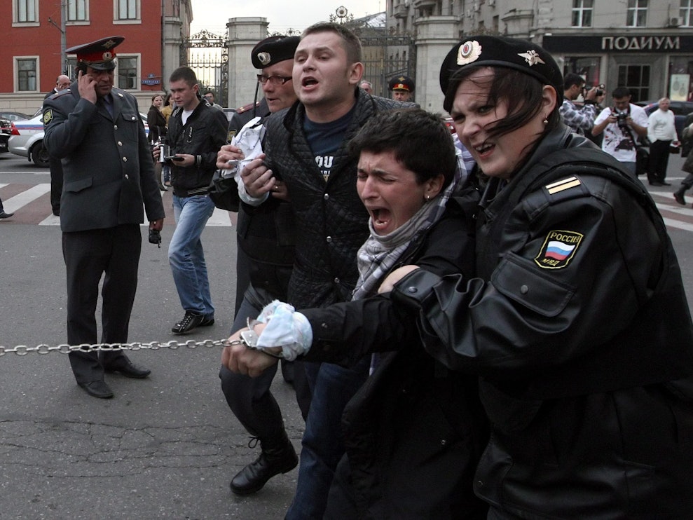 Moskau, Russland: Polizisten nehmen homosexuelle Aktivisten einer Gay-Pride-Veranstaltung fest.