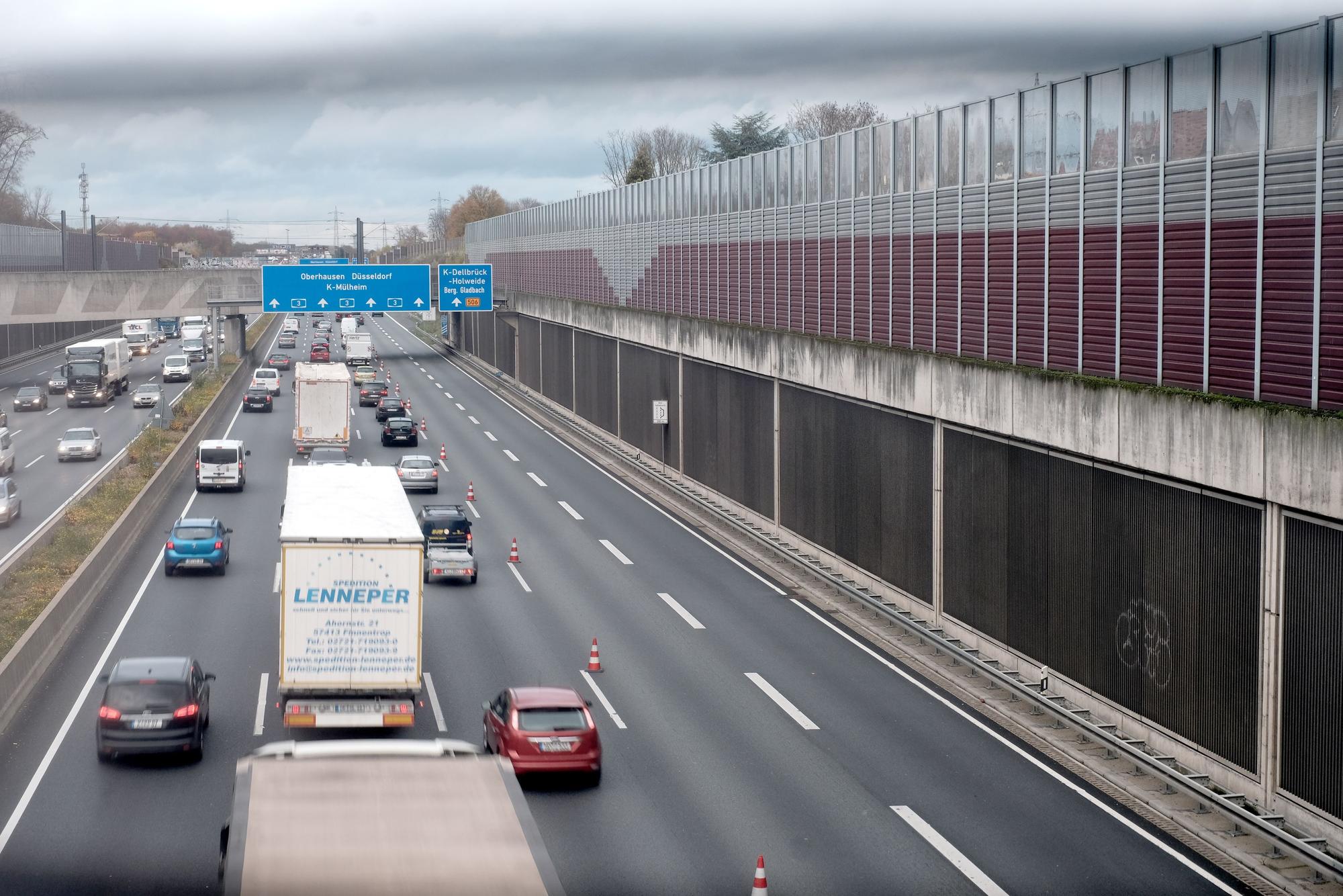 Die A3 in Köln zwischen Dellbrück und Mülheim am 16. November 2020.