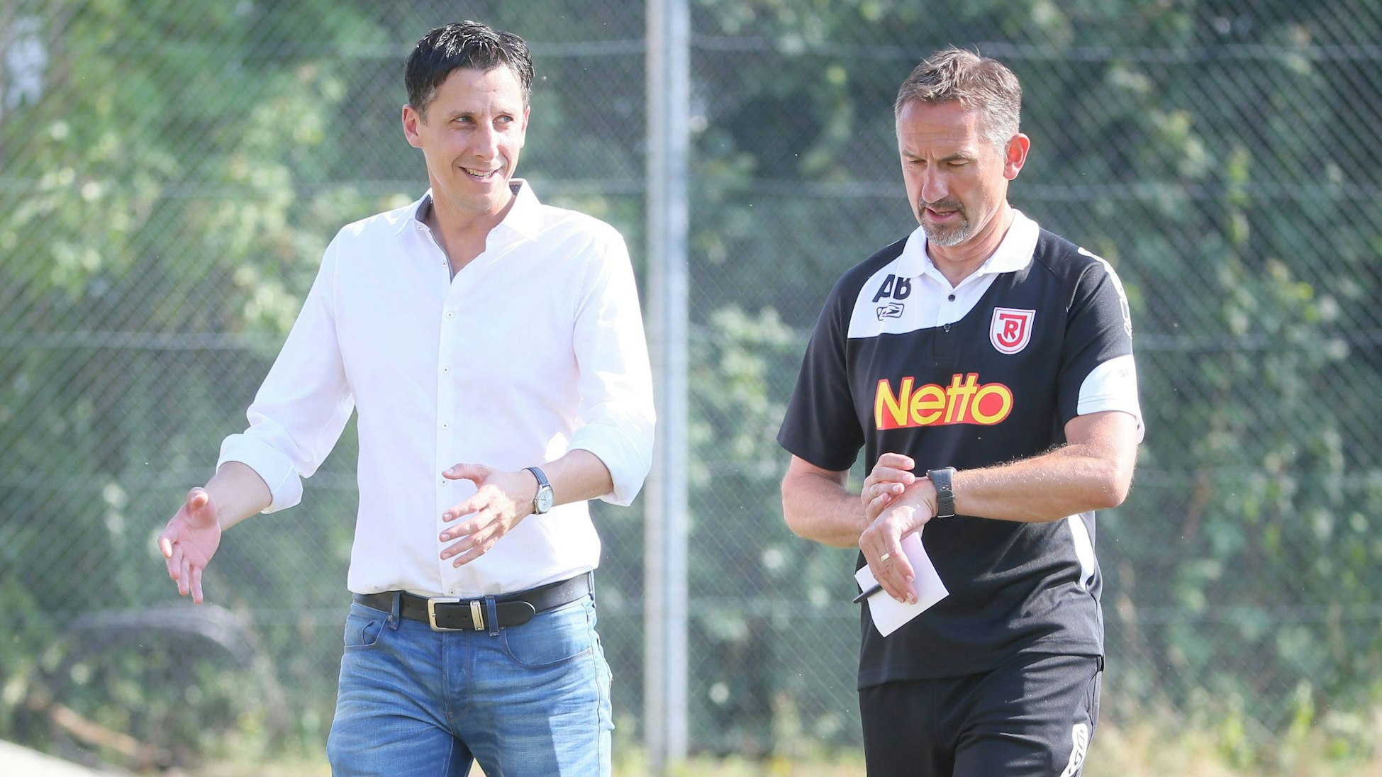 Christian Keller und Achim Beierlorzer bei einem Spiel des SSV Jahn Regensburg