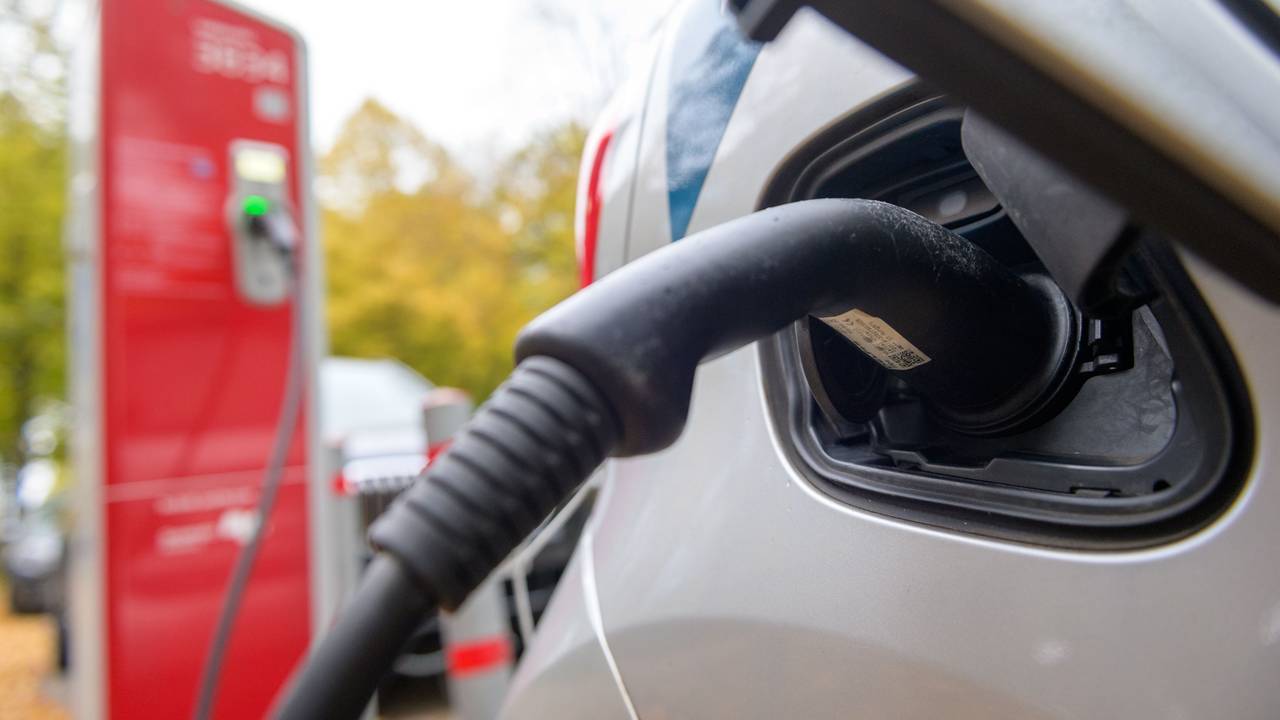 Um Klimaziele zu erreichen: Deutschland braucht bis 2030 mindestens 14 Millionen E-Autos