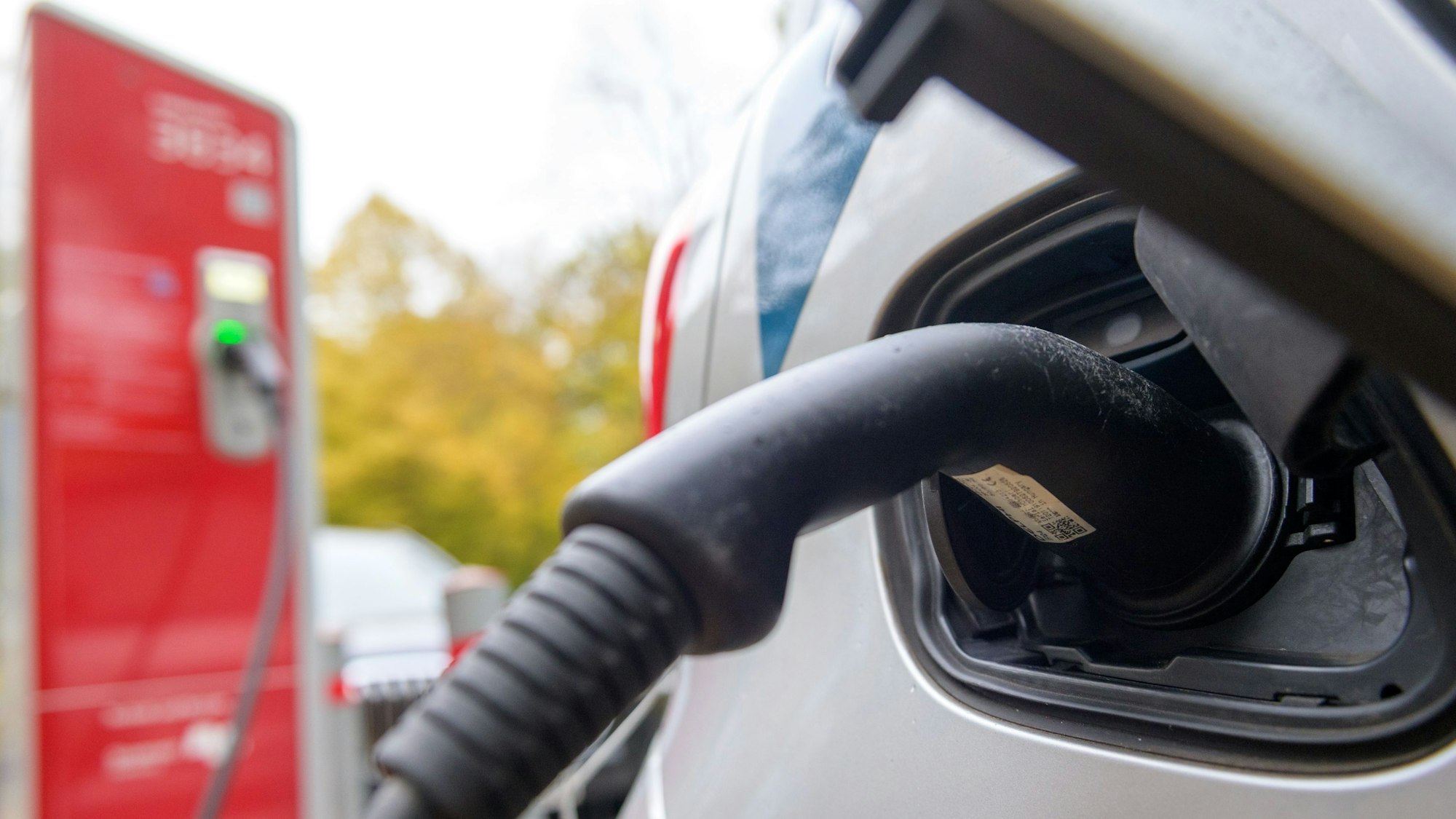 Um Klimaziele zu erreichen: Deutschland braucht bis 2030 mindestens 14 Millionen E-Autos