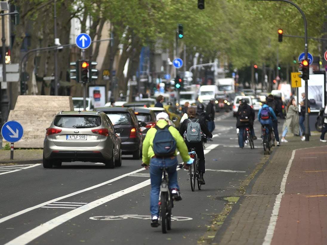 Die neuen Radspuren am Hohenzollernring.