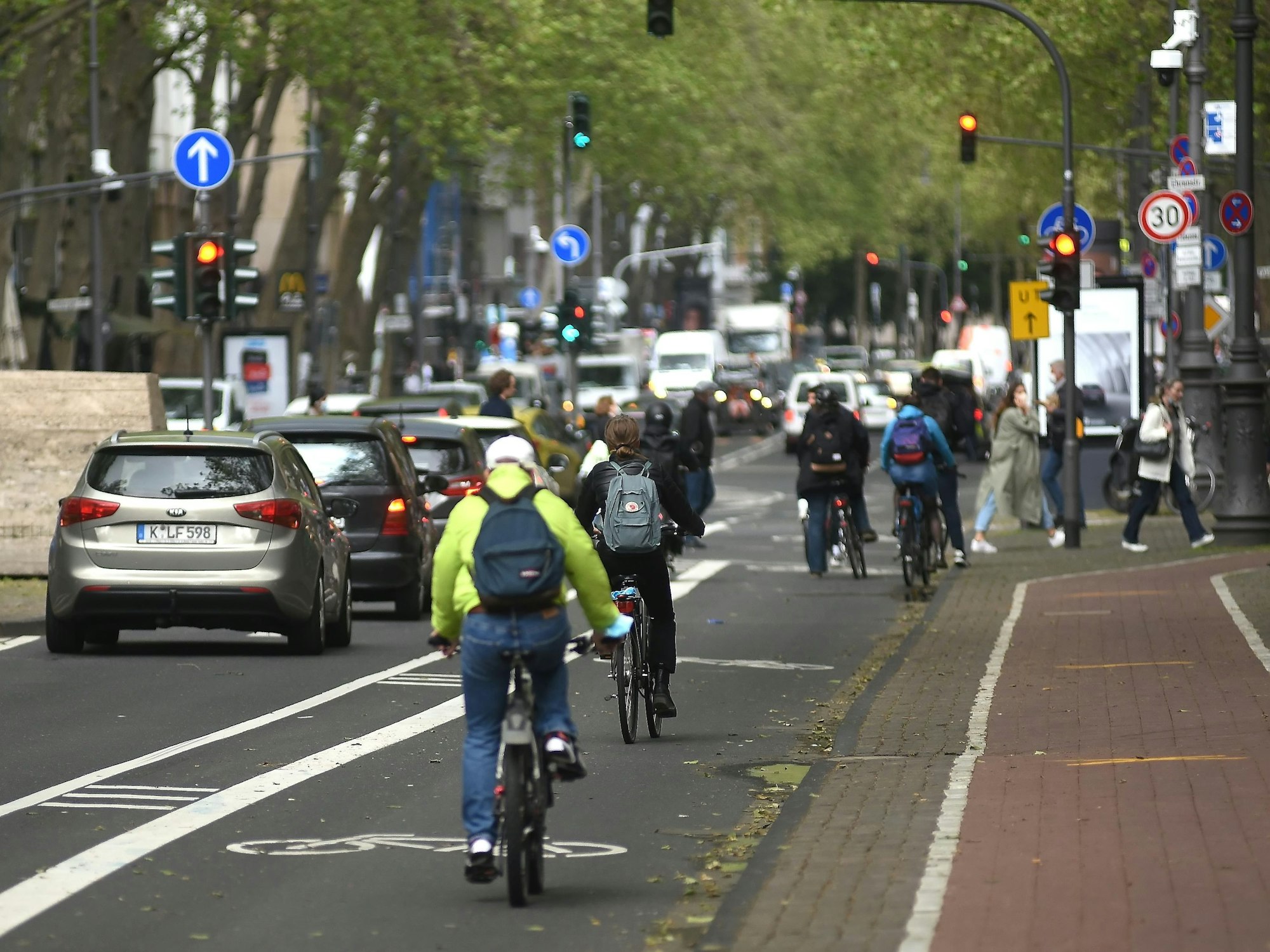 Die neuen Radspuren am Hohenzollernring.