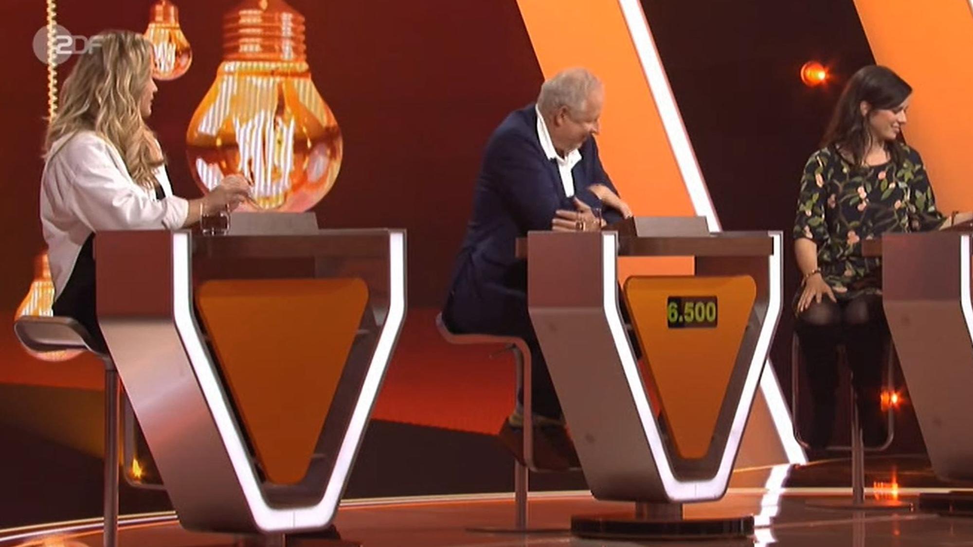 Sophia Thiel, Axel Milberg und Nora Tschirner bei „Da kommst Du nie drauf!“ am Mittwochabend (27. Oktober).