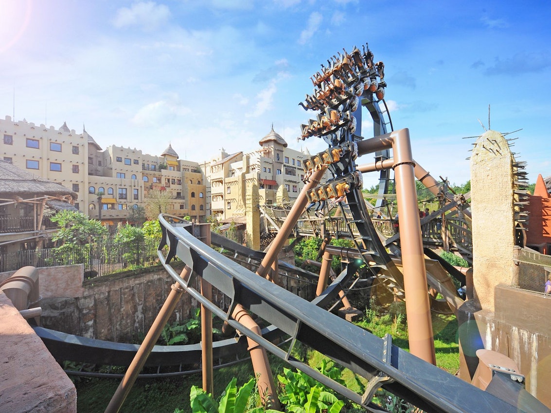 Das Fahrgeschäft „Black Mamba“ im Phantasialand am 2. März 2018.
