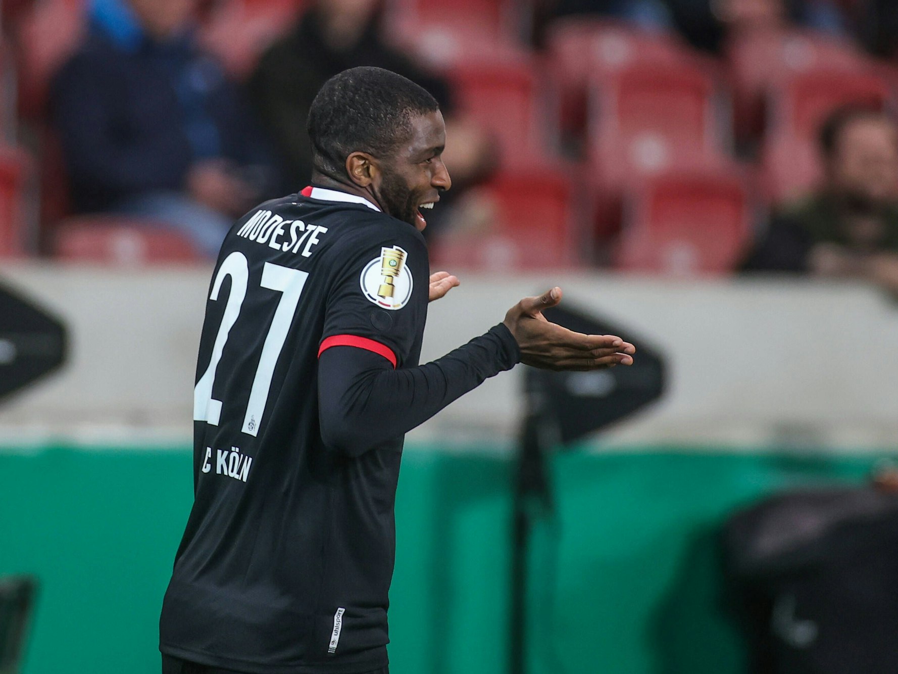 Was sonst? Anthony Modeste mit fragender Geste nach seinem Doppelpack im Pokal beim VfB Stuttgart.