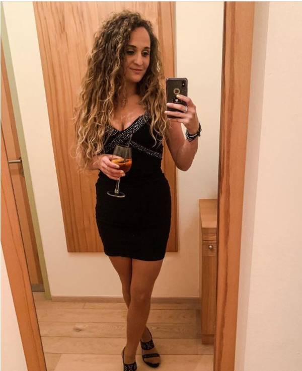 Der Screenshot zeigt ein Selfie von Chiara Prossinger.