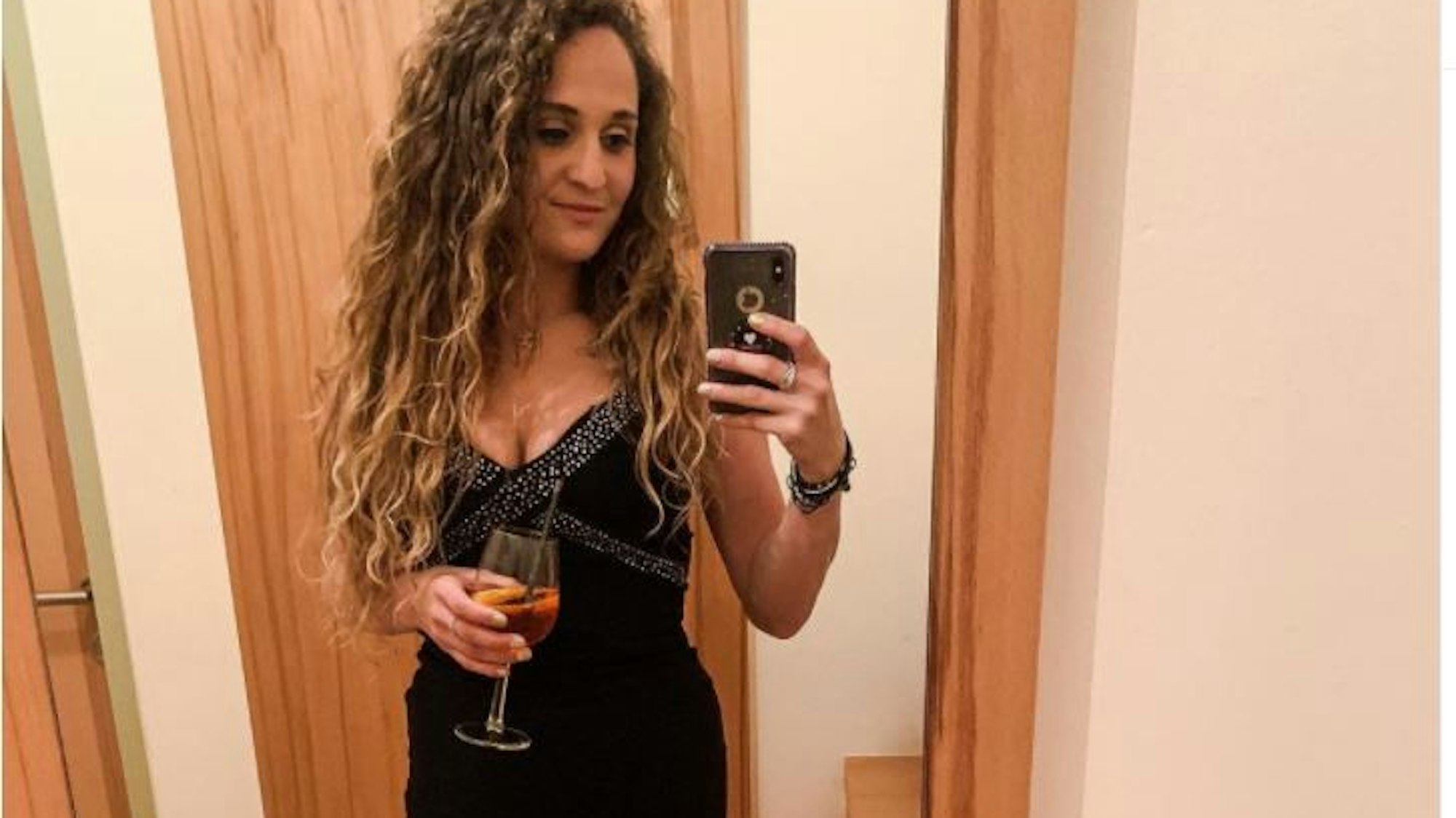 Der Screenshot zeigt ein Selfie von Chiara Prossinger.