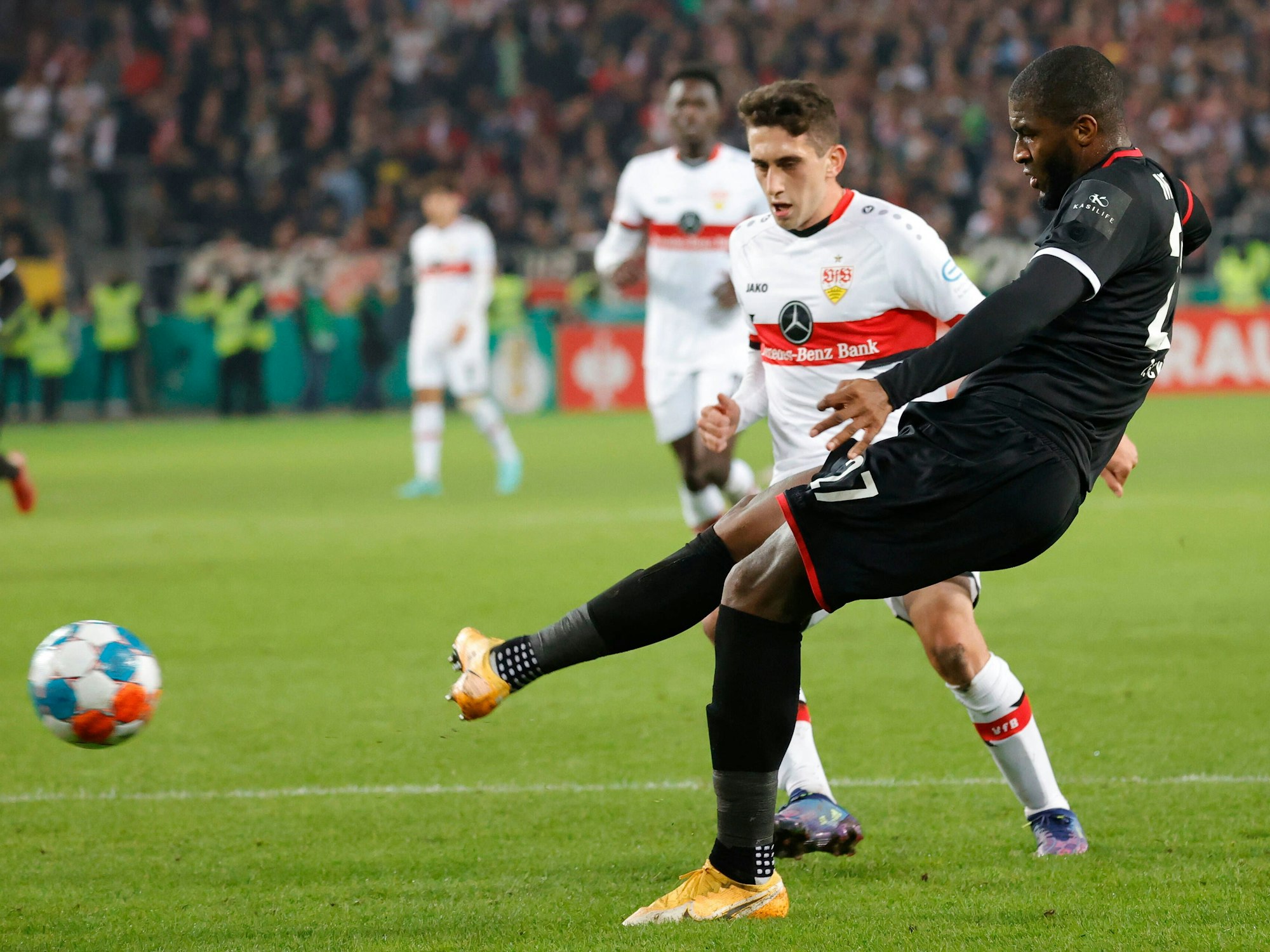 Anthony Modeste trifft für den 1. FC Köln beim VfB Stuttgart.