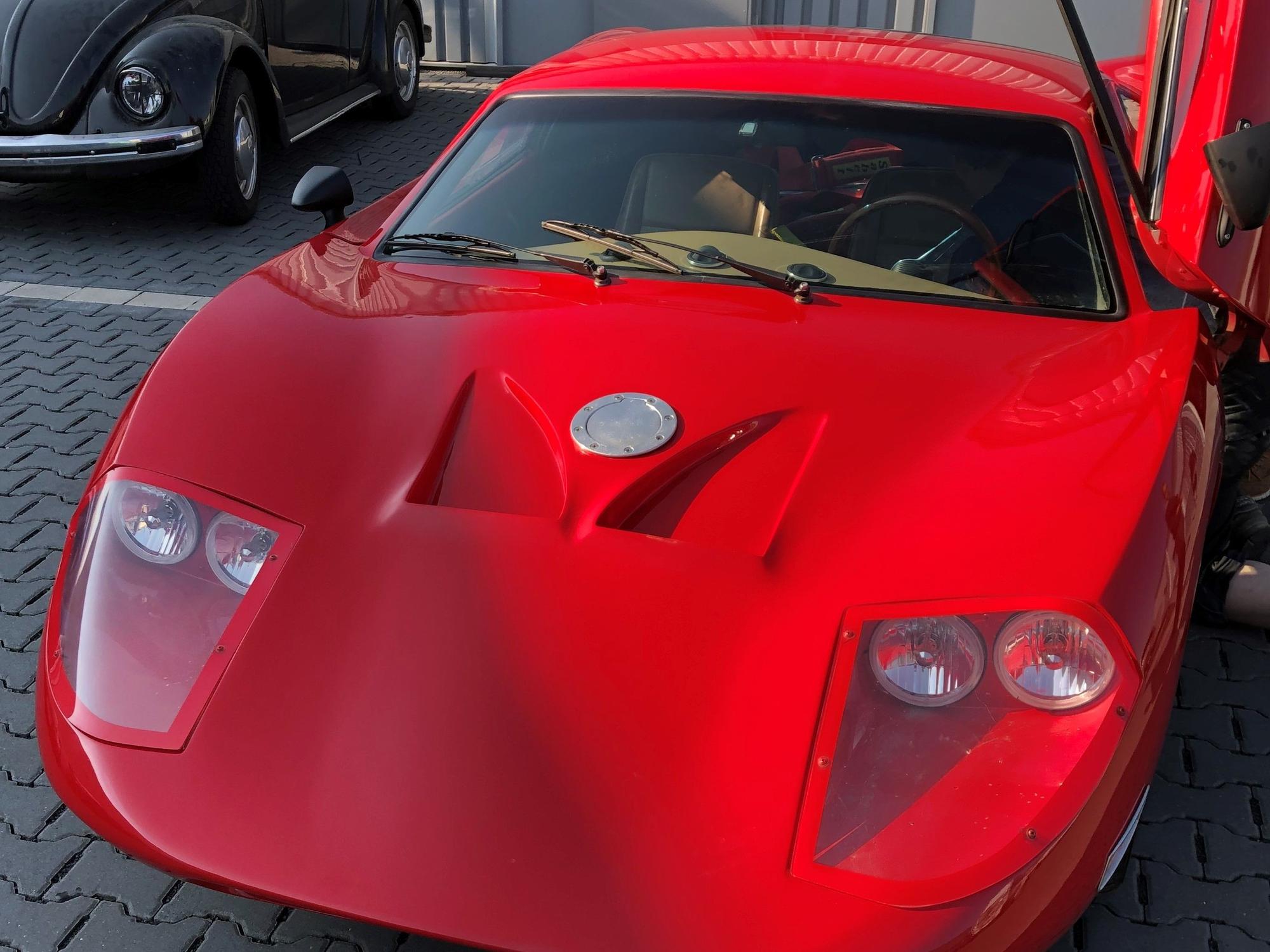 In Neuss wurde ein Ford GT 40 Adventure entwendet.
