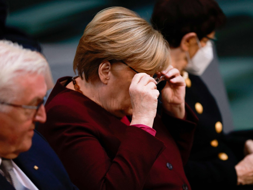 Angela Merkel neben Frank-Walter Steinmeier und Rita Süssmuth.