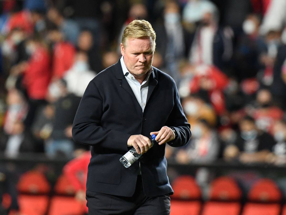 Ronald Koeman trainiert den FC Barcelona.
