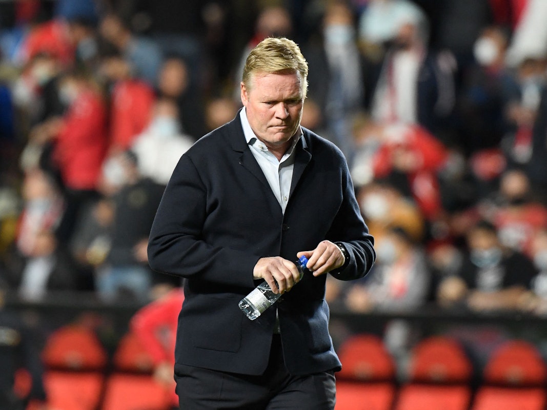 Ronald Koeman trainiert den FC Barcelona.