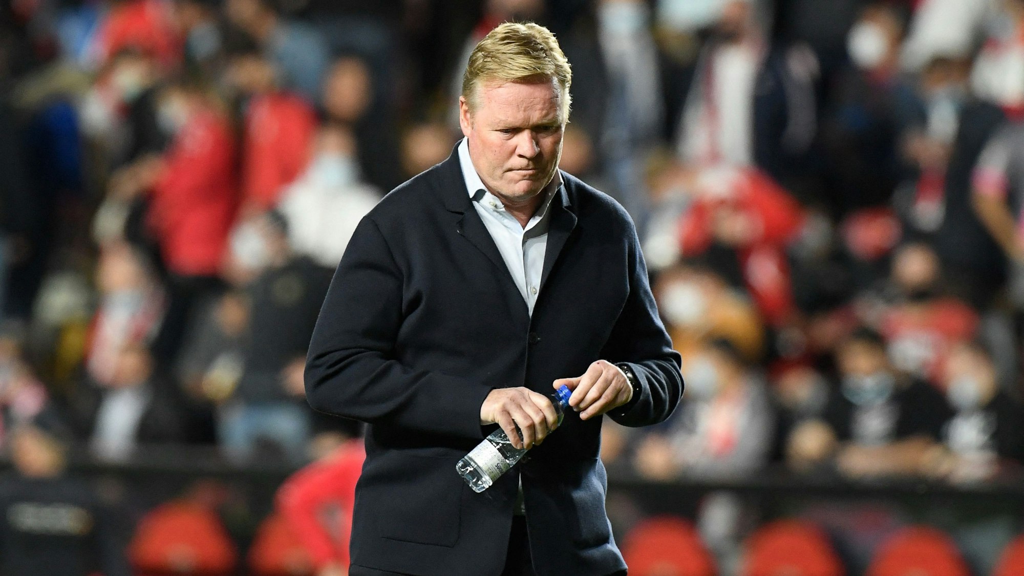 Ronald Koeman trainiert den FC Barcelona.
