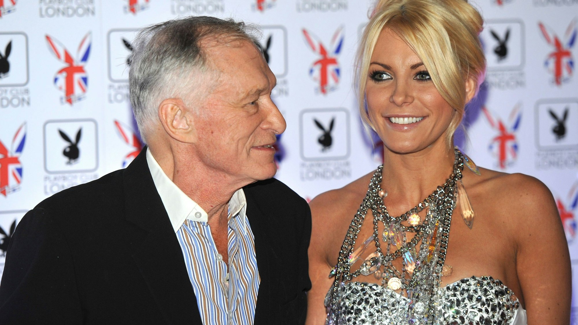 „Playboy“-Besitzer Hugh Hefner und Crystal Harris, zu sehen im Juni 2011.