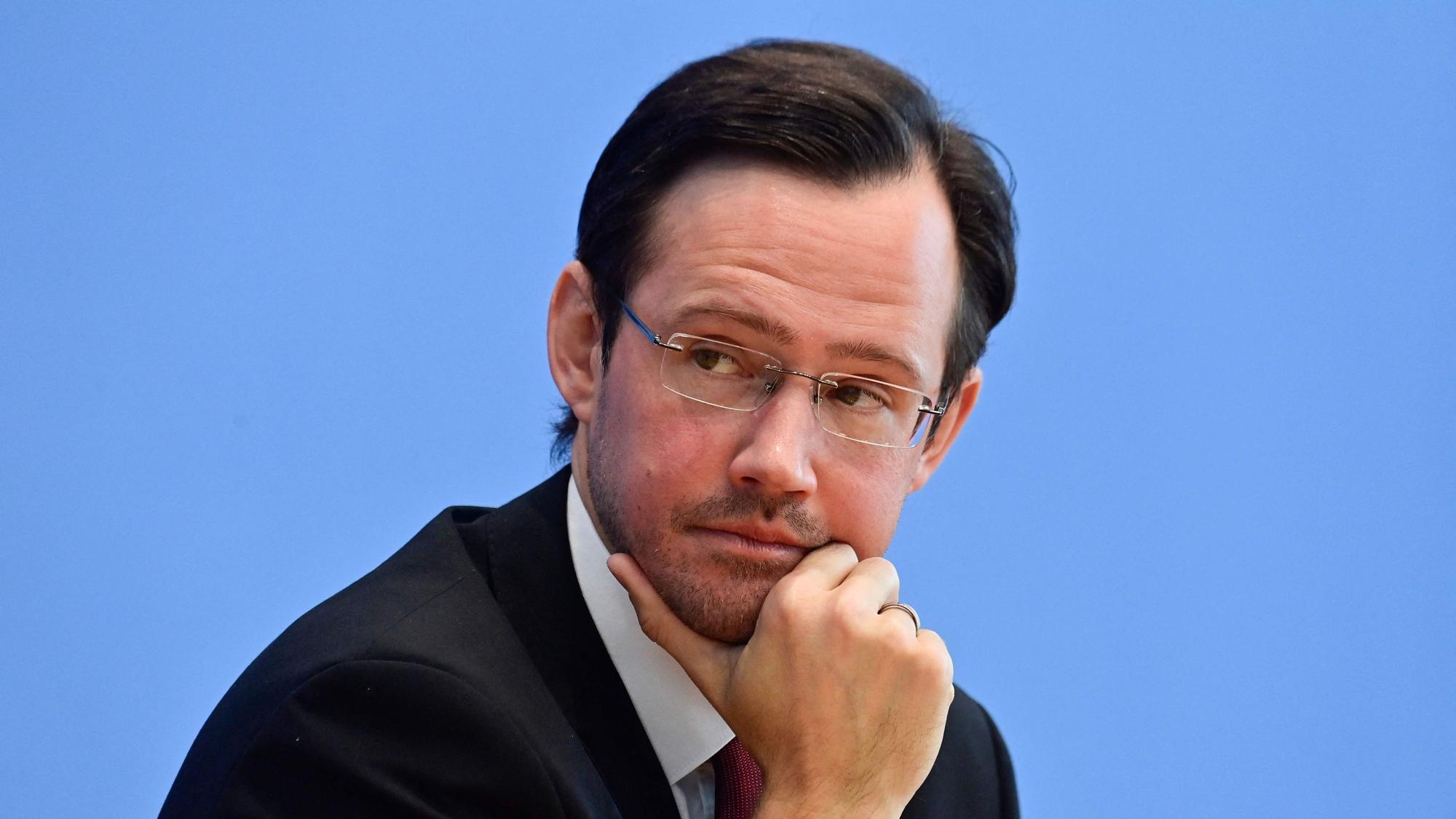 Ende November soll die epidemische Lage enden – gleichzeitig betont der SPD-Fraktionsvize Dirk Wiese (hier ein Foto vom 27. Oktober 2021), der 25. November werde „kein Freedom Day“.