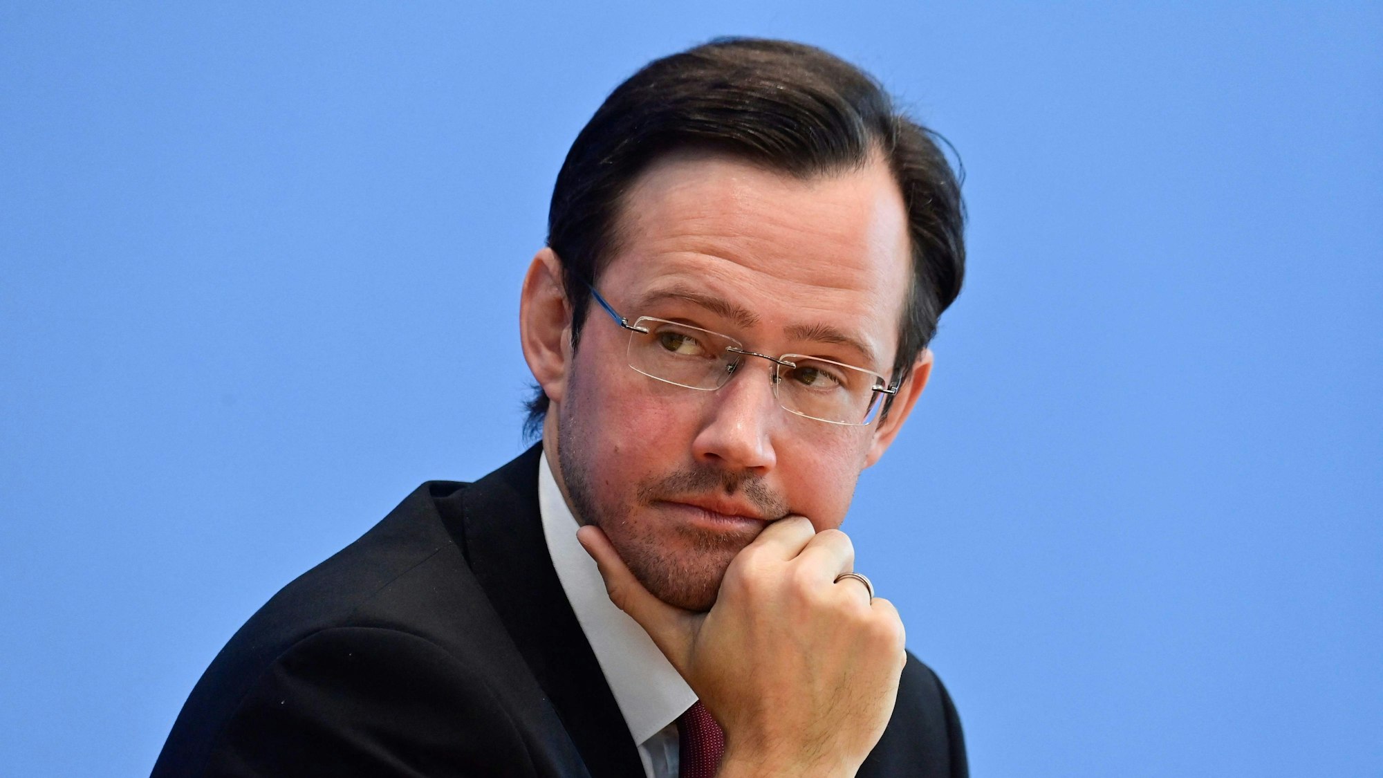 Ende November soll die epidemische Lage enden – gleichzeitig betont der SPD-Fraktionsvize Dirk Wiese (hier ein Foto vom 27. Oktober 2021), der 25. November werde „kein Freedom Day“.