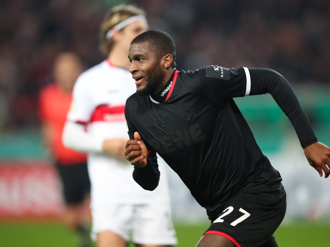 Anthony Modeste dreht am 27. Oktober 2021 nach seinem ersten Treffer für den 1. FC Köln gegen den VfB Stuttgart zum Jubel ab.