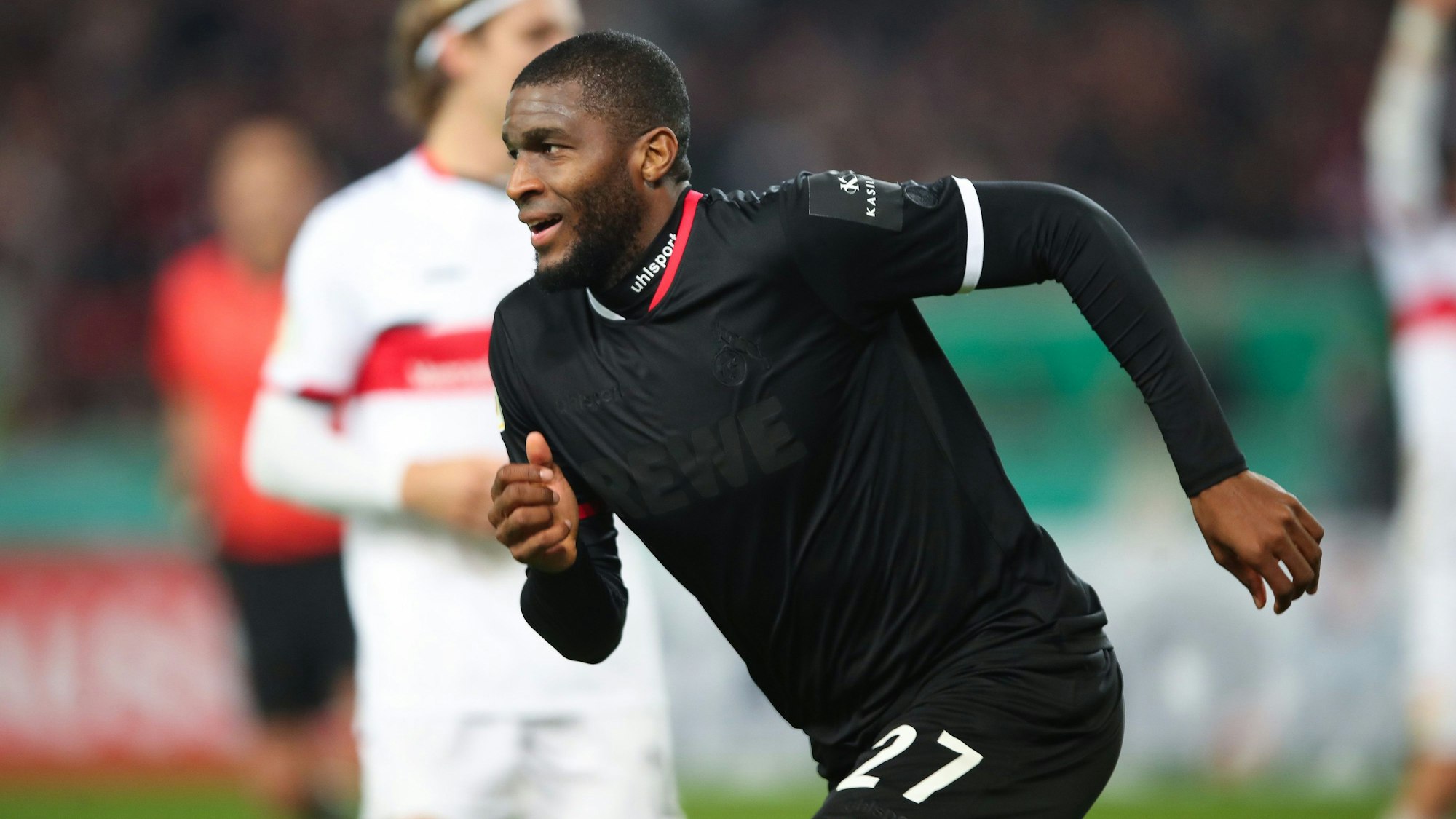 Anthony Modeste dreht am 27. Oktober 2021 nach seinem ersten Treffer für den 1. FC Köln gegen den VfB Stuttgart zum Jubel ab.