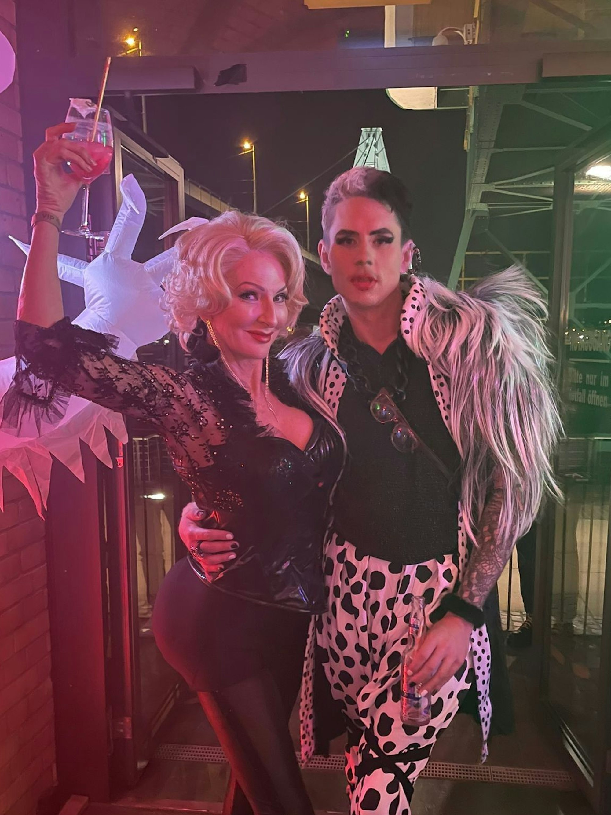 Desiree Nick mit Patjabbers am 27. Oktober auf der Halloweenparty von Sam Dylan in Köln