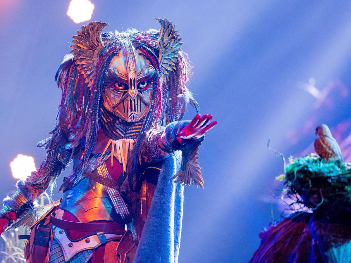 Die Heldin steht bei „The Masked Singer“ auf der Bühne.