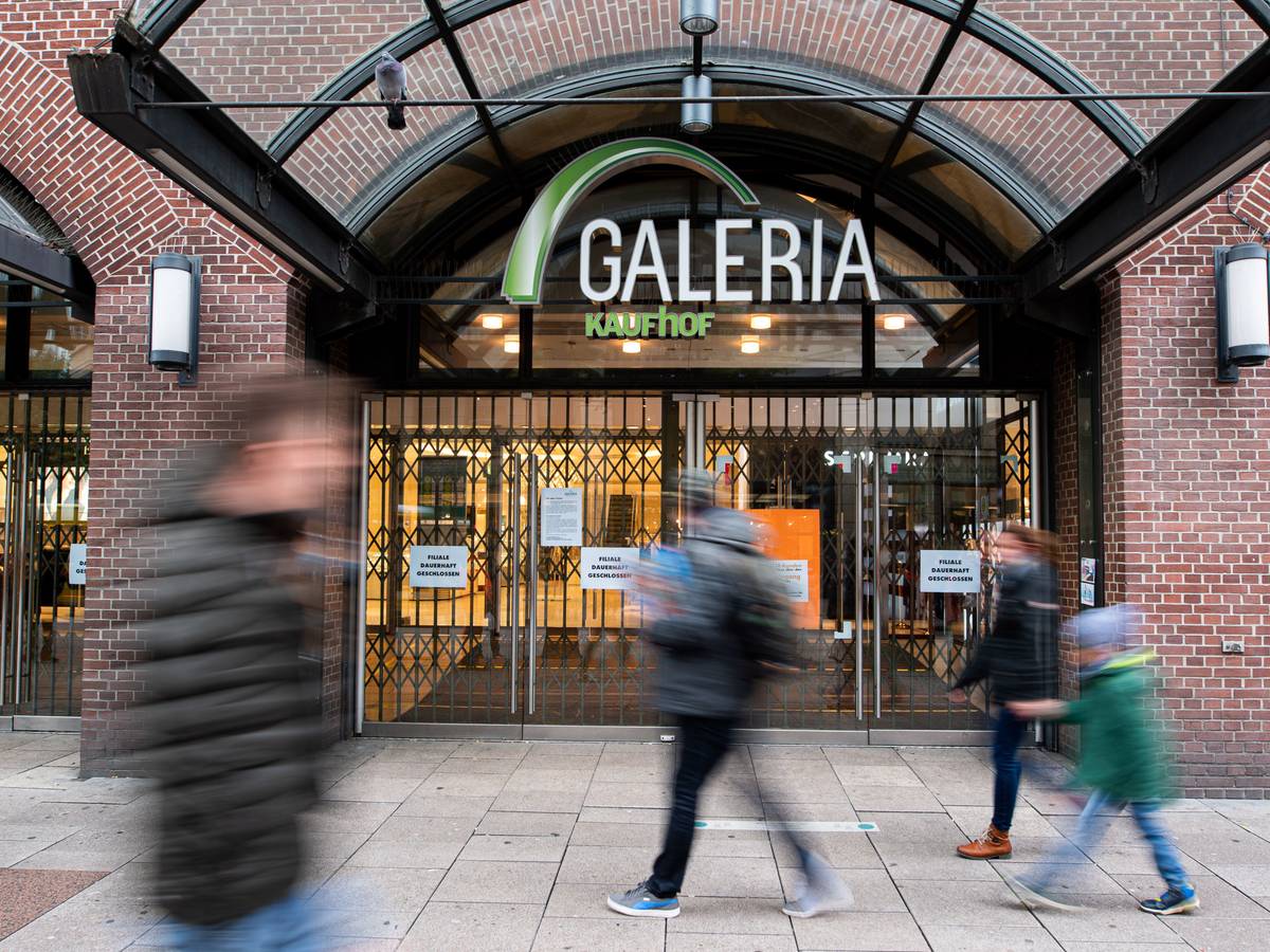 Nach Schließungen von Galeria-Kaufhof-Karstadt-Filialen (hier ein Foto vom 14. Oktober 2020) will sich die Warenhauskette neu erfinden. Unter anderem wird der Name geändert.