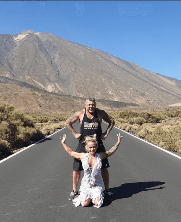 „Goodbye Deutschland” Caro und Andreas Robens auf einem Selfie auf Mallorca