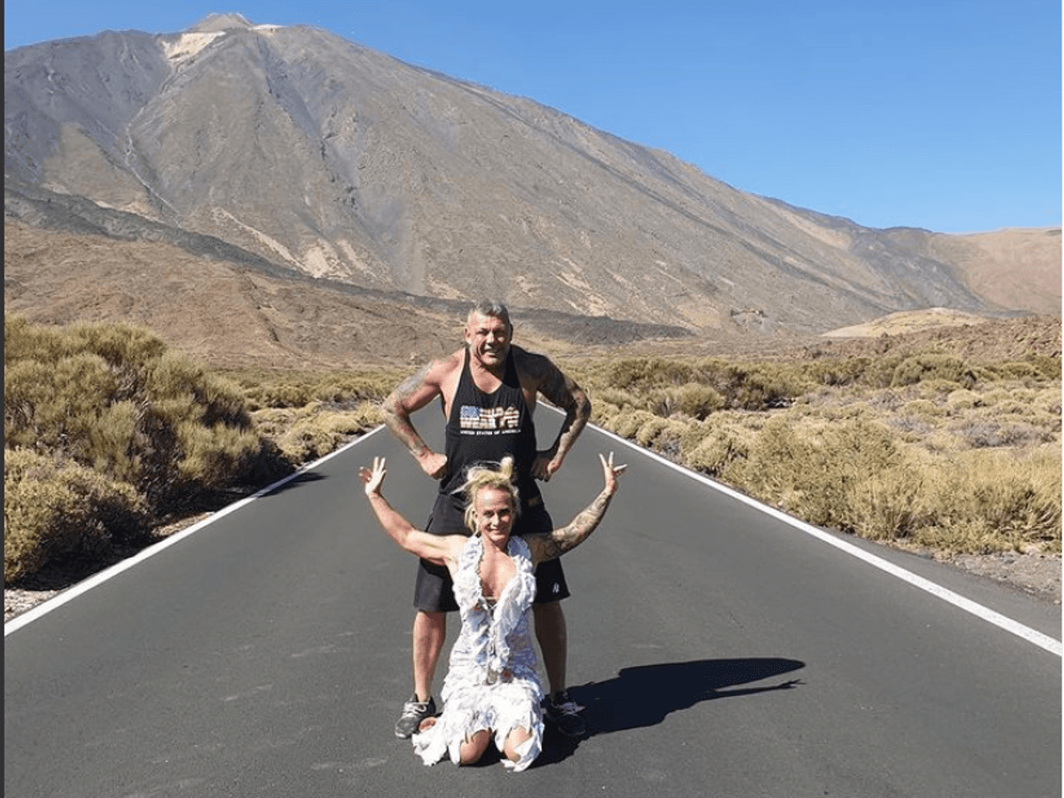 „Goodbye Deutschland” Caro und Andreas Robens auf einem Selfie auf Mallorca