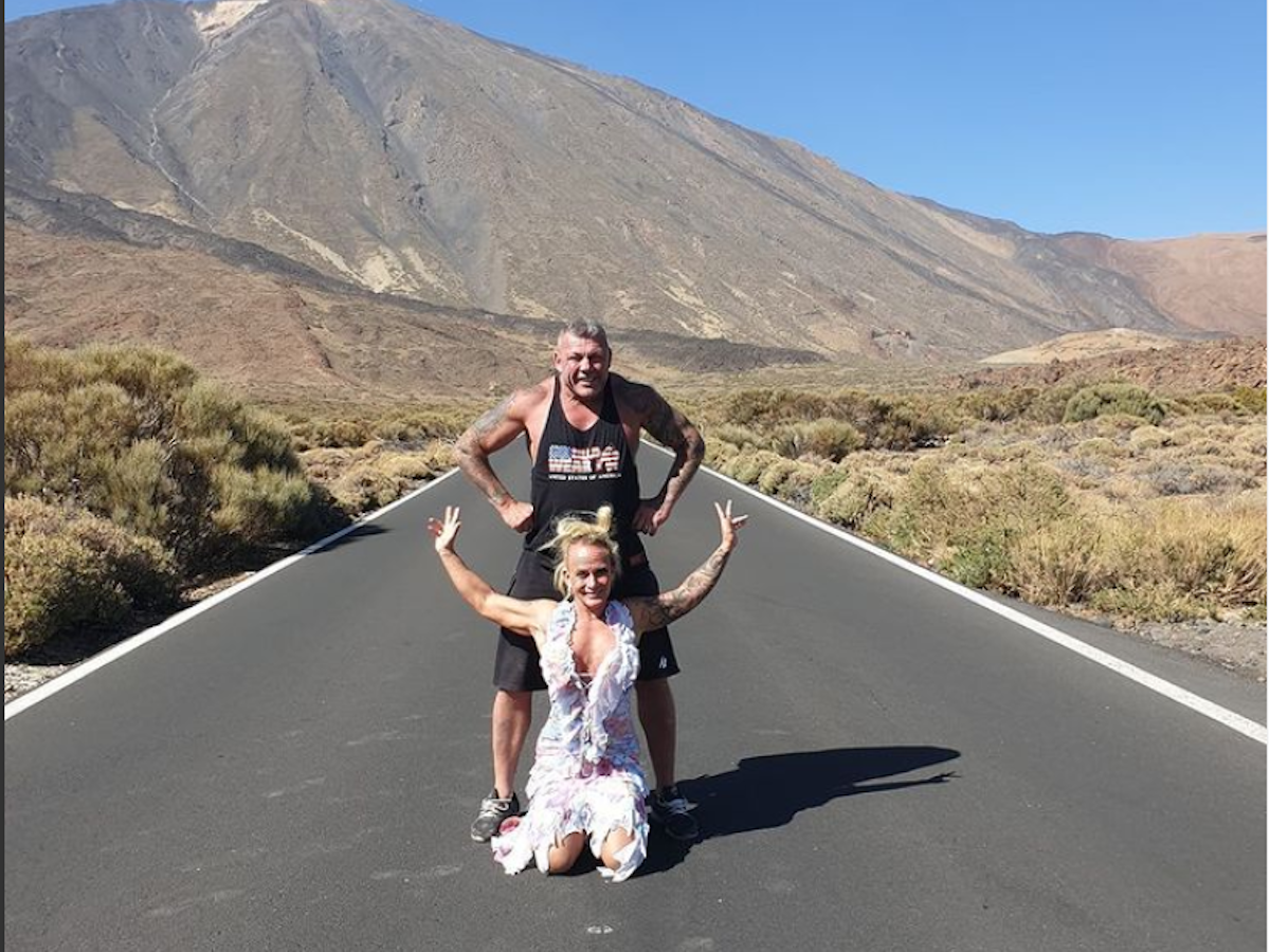 „Goodbye Deutschland” Caro und Andreas Robens auf einem Selfie auf Mallorca