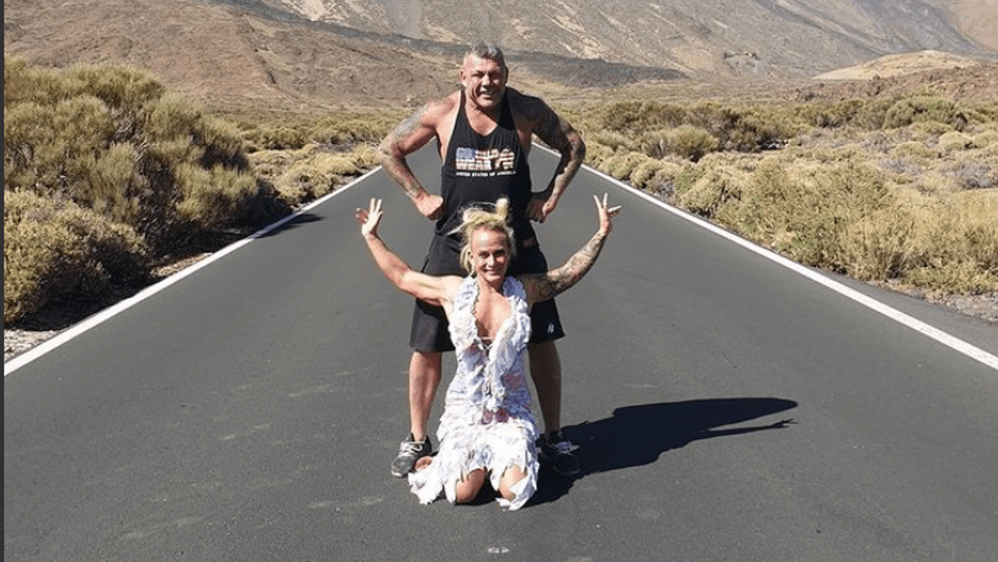 „Goodbye Deutschland” Caro und Andreas Robens auf einem Selfie auf Mallorca